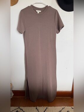 Women's Short Sleeve Maxi Dress in Taupe